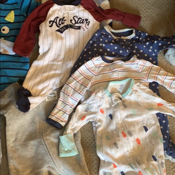 Newborn Sleepers and 2 Snow Suits. - Picture 2 of 4